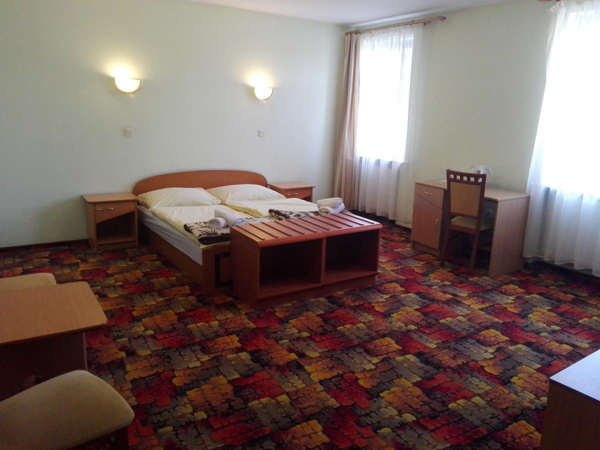 Bristol Economy Bed and Breakfast Μπίτομ Εξωτερικό φωτογραφία