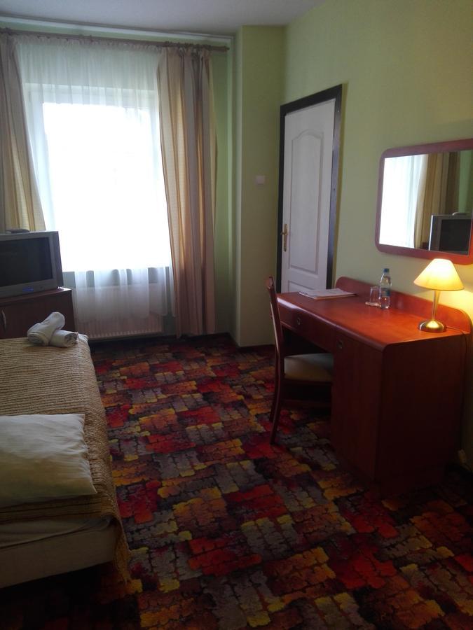 Bristol Economy Bed and Breakfast Μπίτομ Εξωτερικό φωτογραφία
