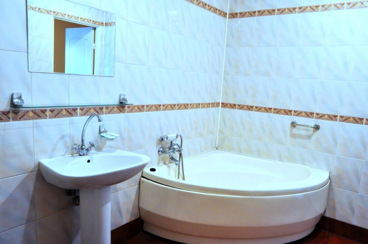 Bristol Economy Bed and Breakfast Μπίτομ Εξωτερικό φωτογραφία